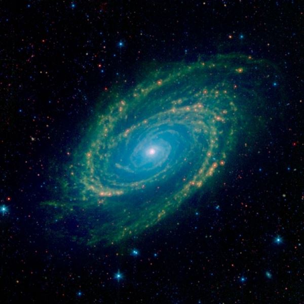 Фото дня: взгляд космических телескопов на галактику Боде